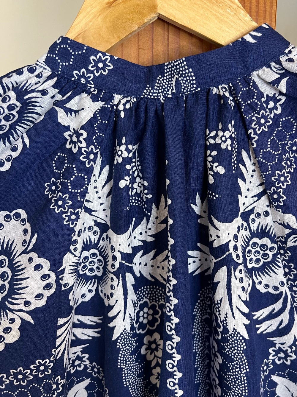 Joie Linen Blend Floral Bubble Sleeve Blouse - Picture 7 of 9